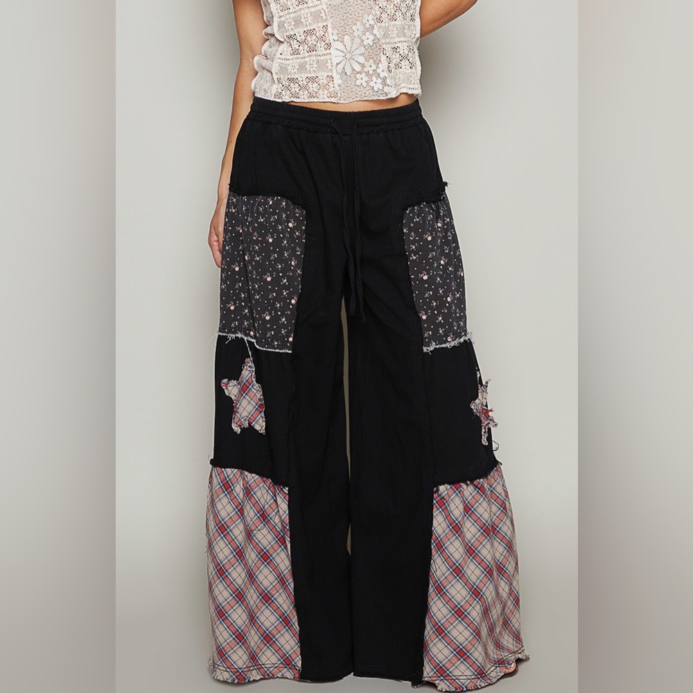 POL Drawstring Star Patch Contrast Wide Leg Pants in Black - Picture 4 of 4